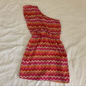 5/$25 Sale ☀️ Zigzag One-Shoulder Chiffon Dress